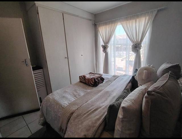 2 BEDROOM PROPERTY TO RENT IN DIE HOEWES